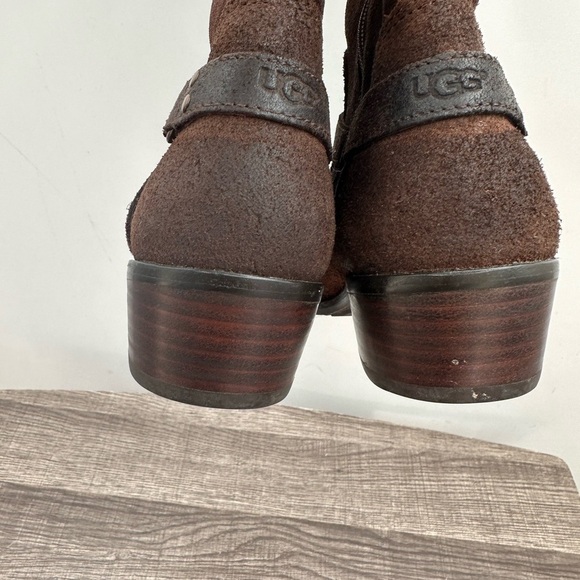UGG girls brown leather Sherpa lining gorpcore warm boot. Girl 2 - Picture 7 of 13